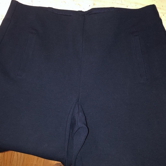 𝅺Chico’s size 8-10 Navy cropped pull on pants stretch like new straight leg - Picture 3 of 11
